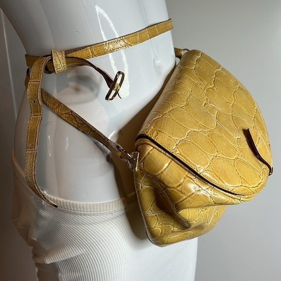 Meyers Croc Embossed Leather Mustard Yellow Crossbody Top Flap Feed Bag Purse - Picture 15 of 16